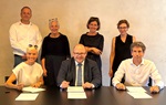 Vertretungen der Institutionen von Tertiär A und B setzen ihre Unterschrift unter die Absichtserklärung, Bild: BKD