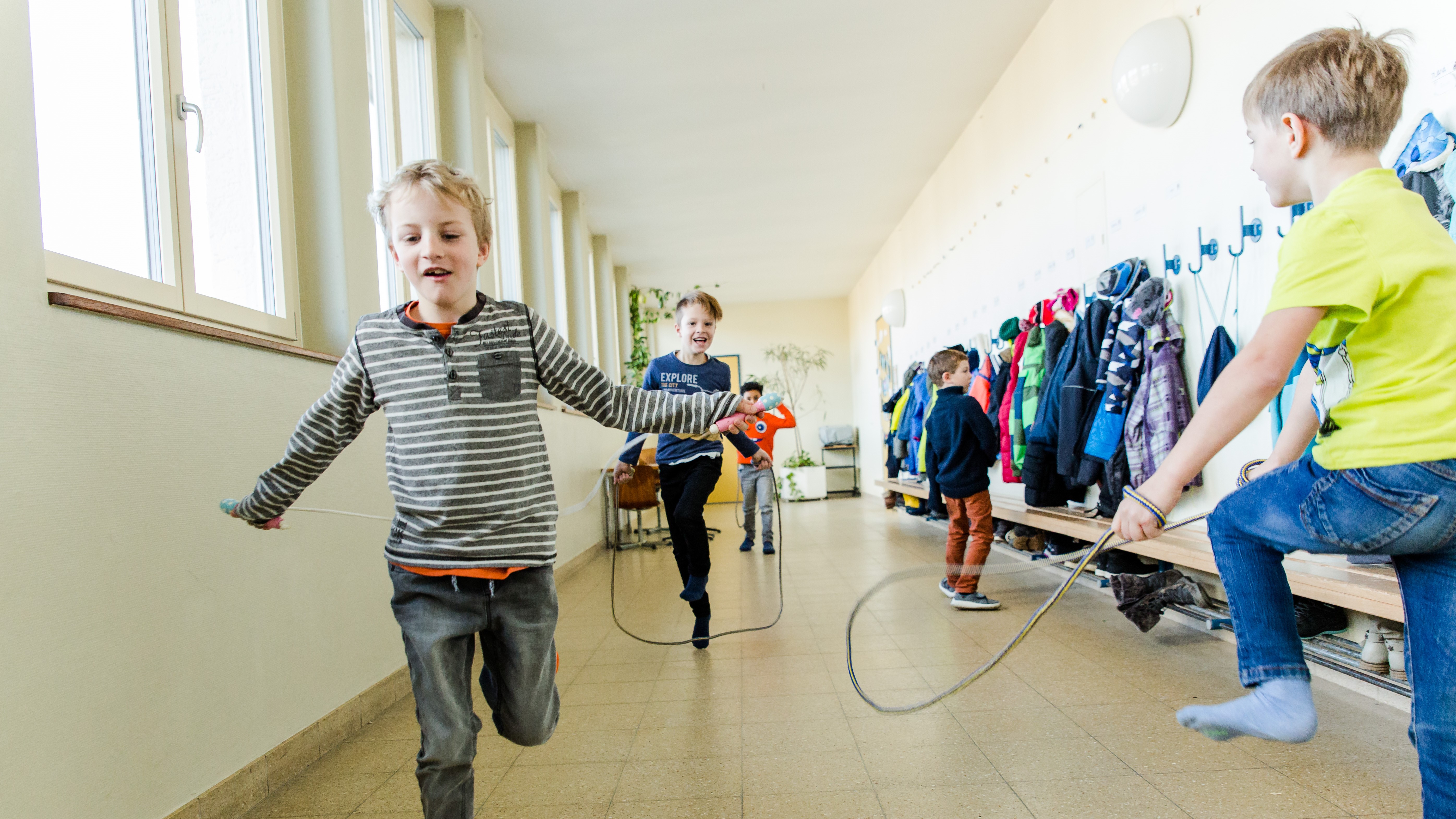 Primarschulkinder am Spielen in der Pause, Bild: DVS