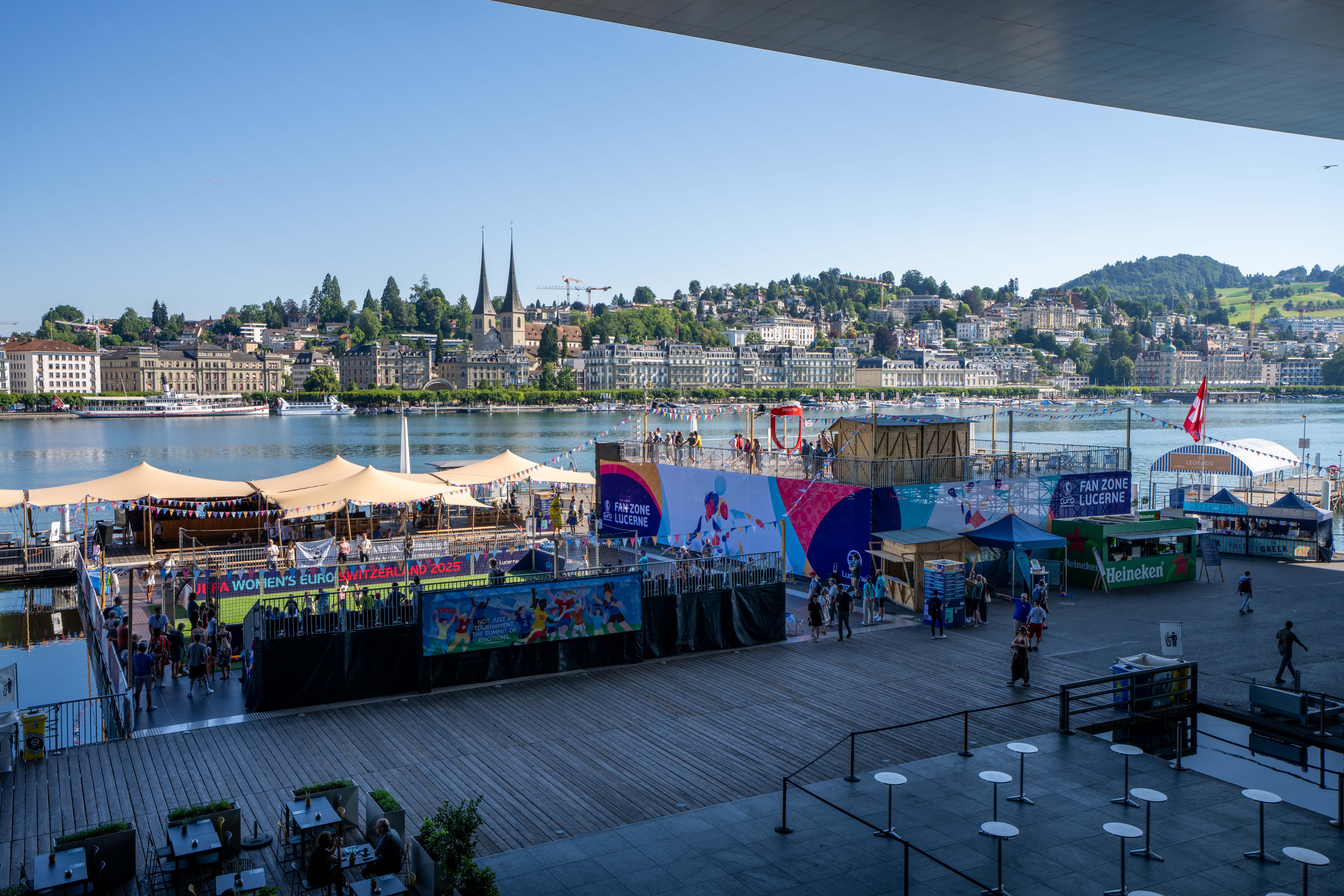 Blick auf die Fan Zone auf dem Europaplatz